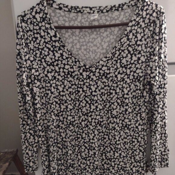 Old Navy Black and White Fitted Long Sleeve Top Size M. - Picture 3 of 8